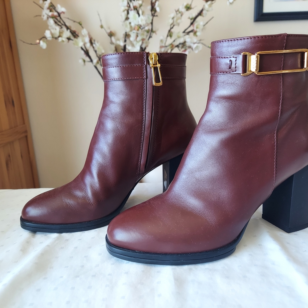 Tod's Brown Leather Ankle Booties with Sleek Silhouette